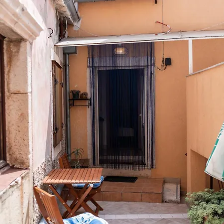 Nono Stari Grad (Hvar)